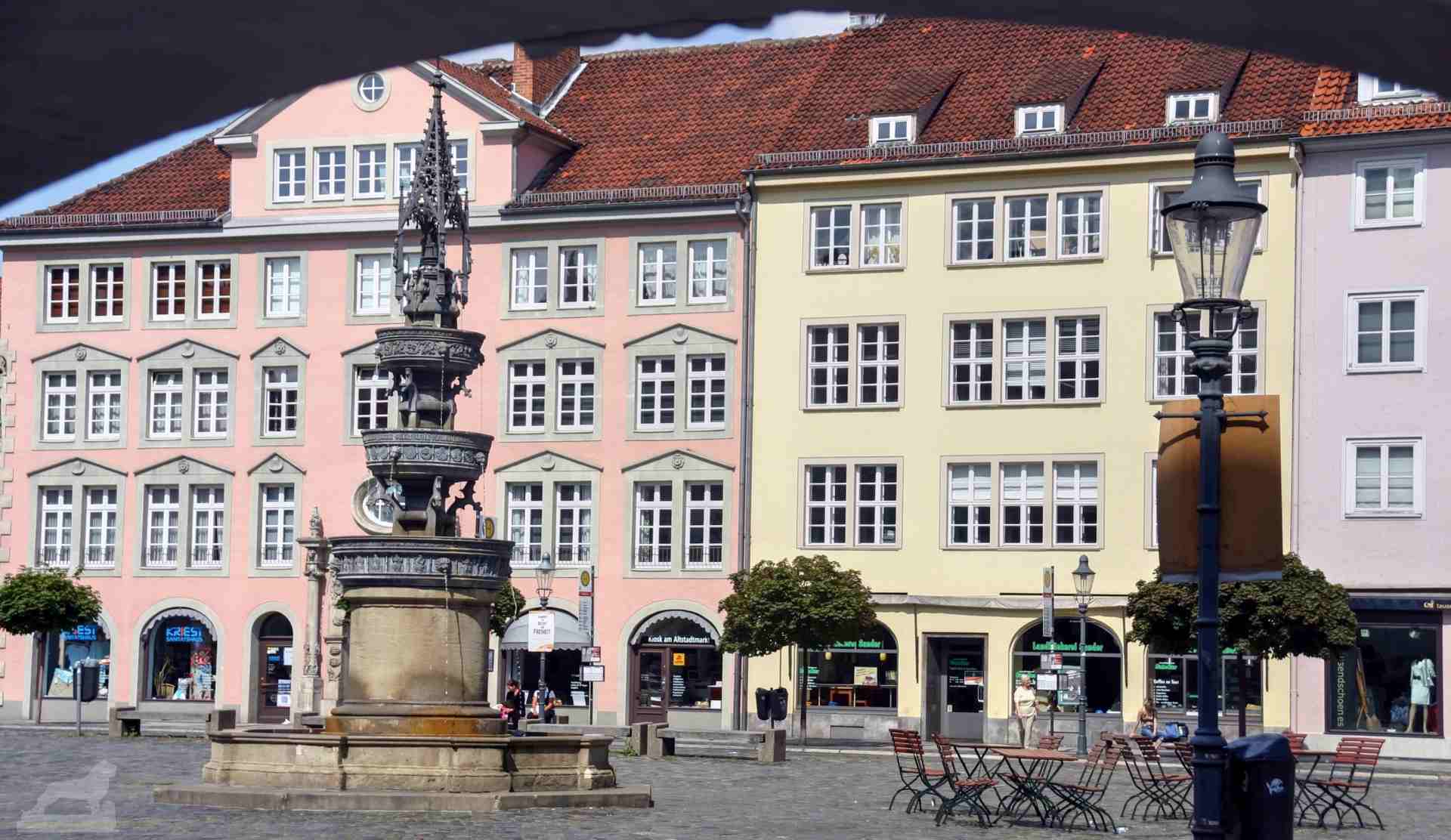 Altstadtmarkt mit Marienbrunnen