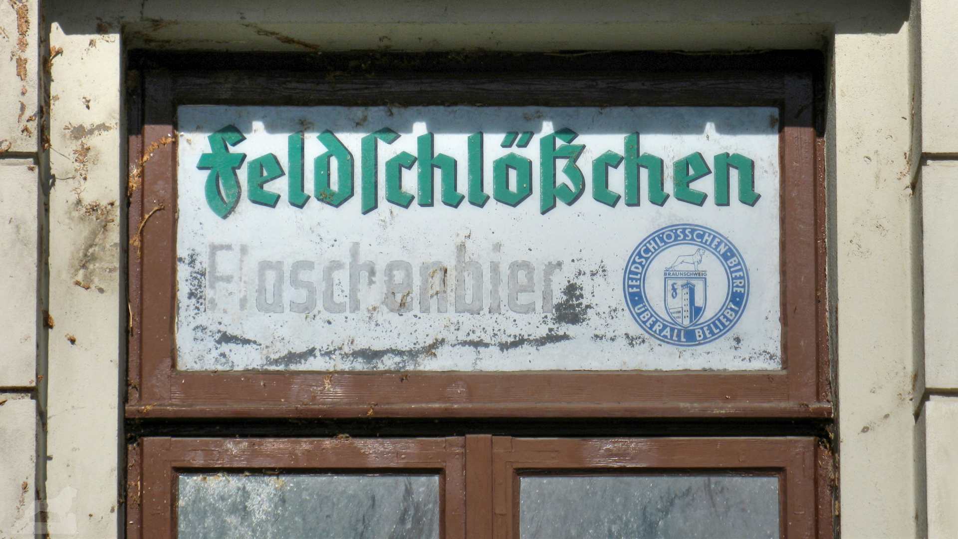 ehemaliger Kiosk am Altewiekring mit Feldschlößchen-Werbung