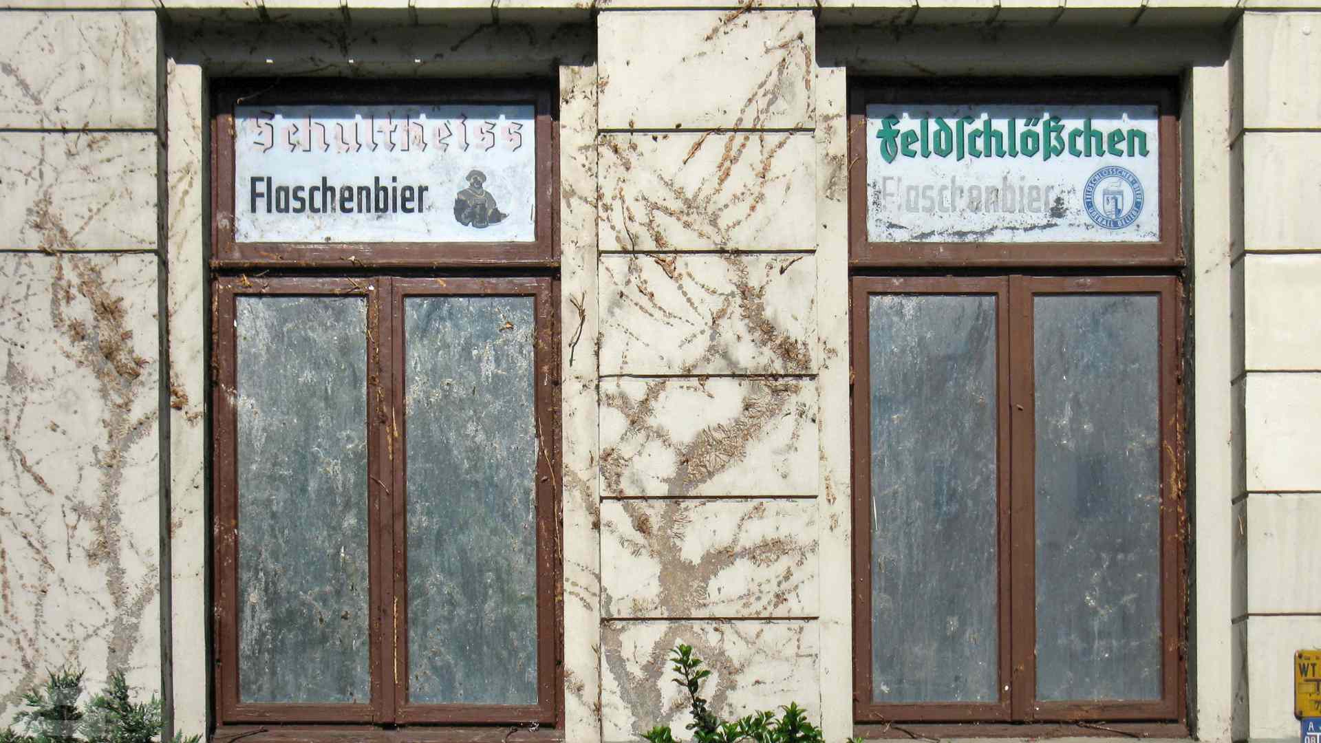 ehemaliger Kiosk am Altewiekring mit Feldschlößchen-Werbung