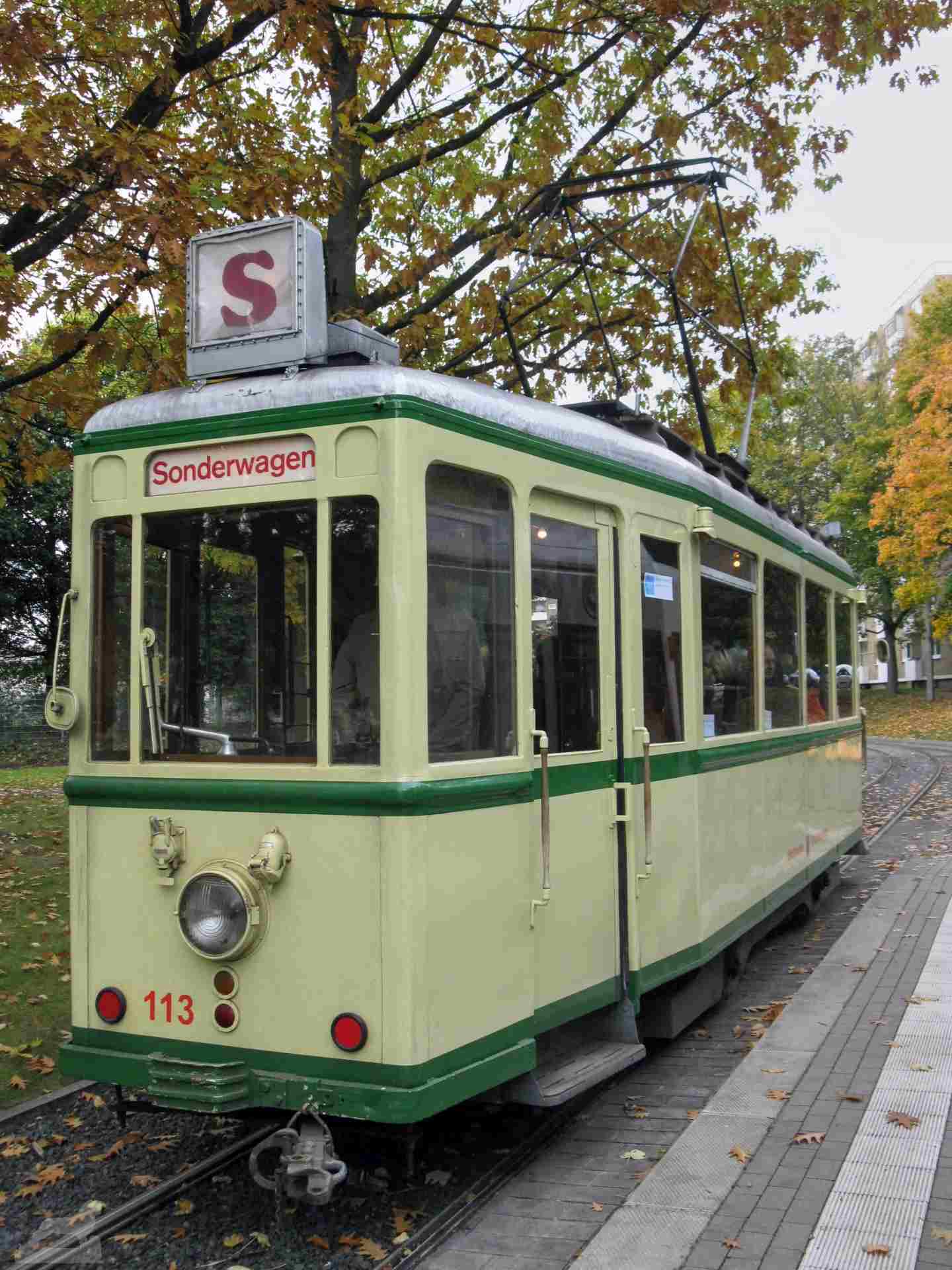 Straßenbahn 113 an der Endhaltestelle Anklamstraße