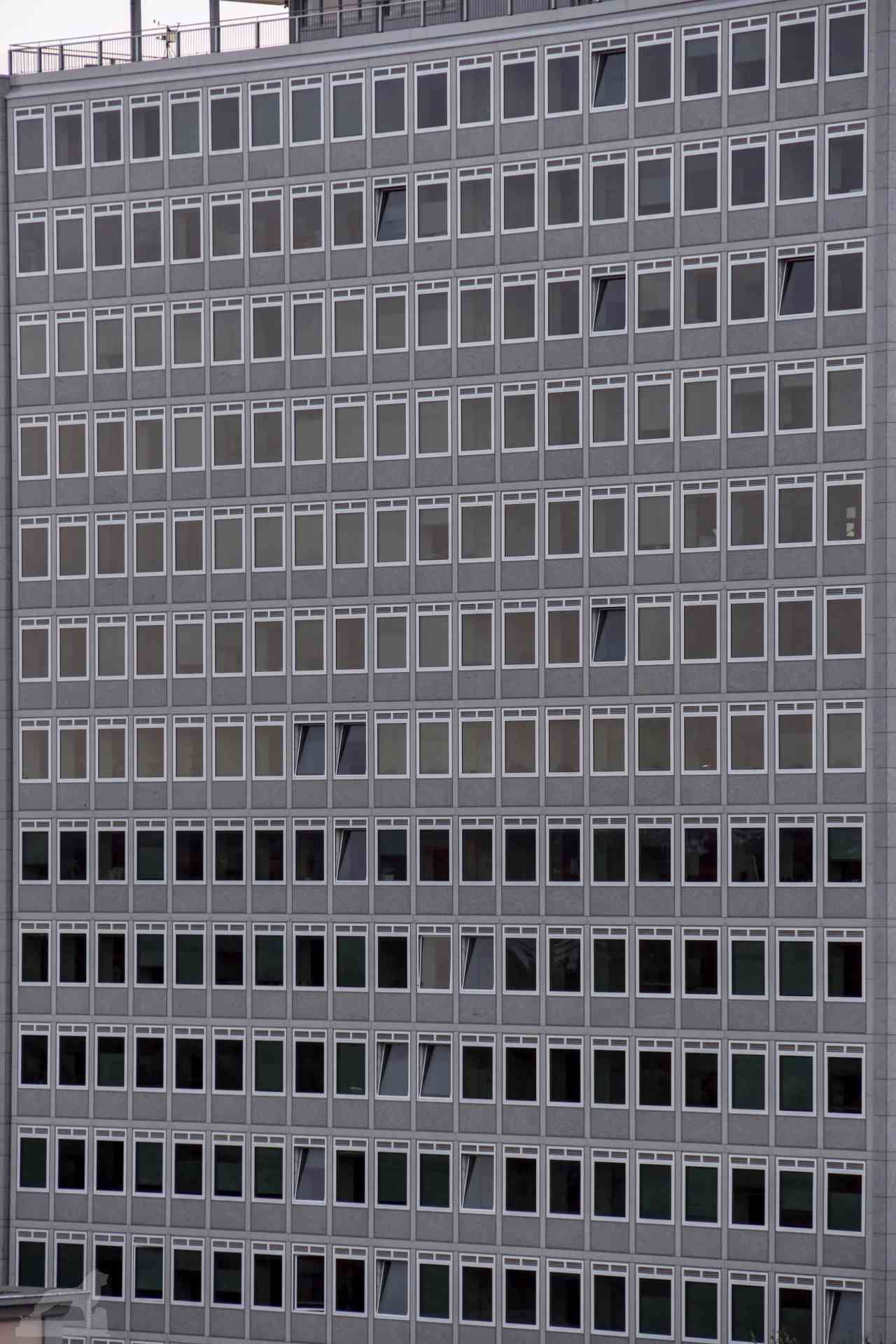 Fassade des Hochhauses der Technischen Universität