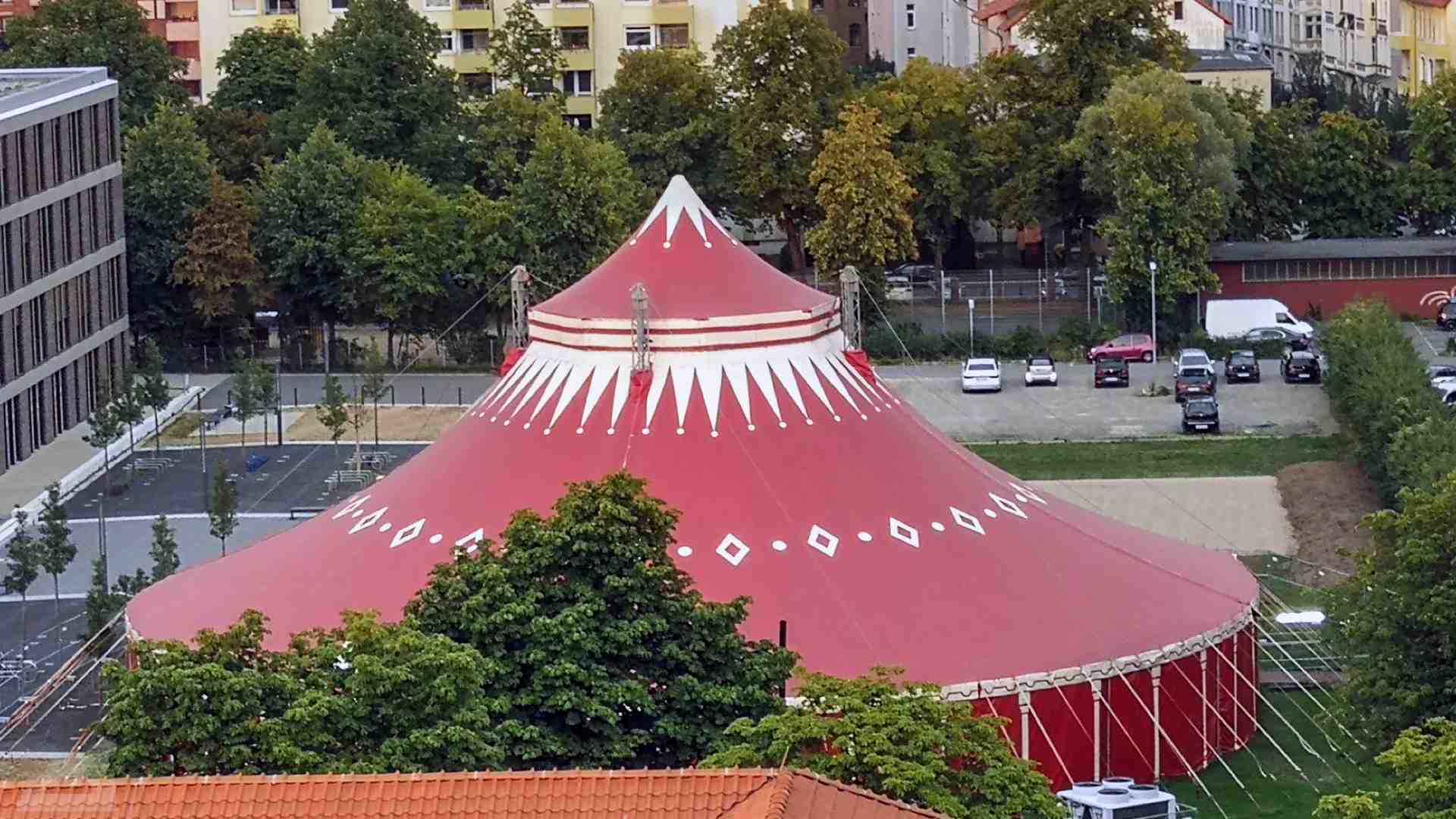 Zirkuszelt als Provisorischer Hörsaal der TU-Braunschweig