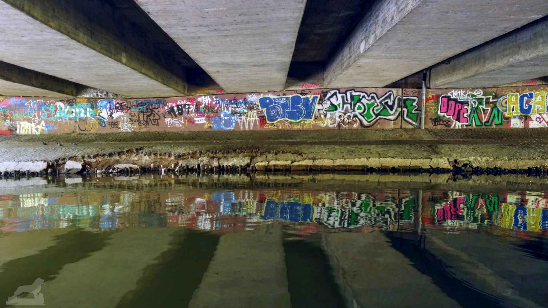 Unter der Kurt-Schumacher-Brücke