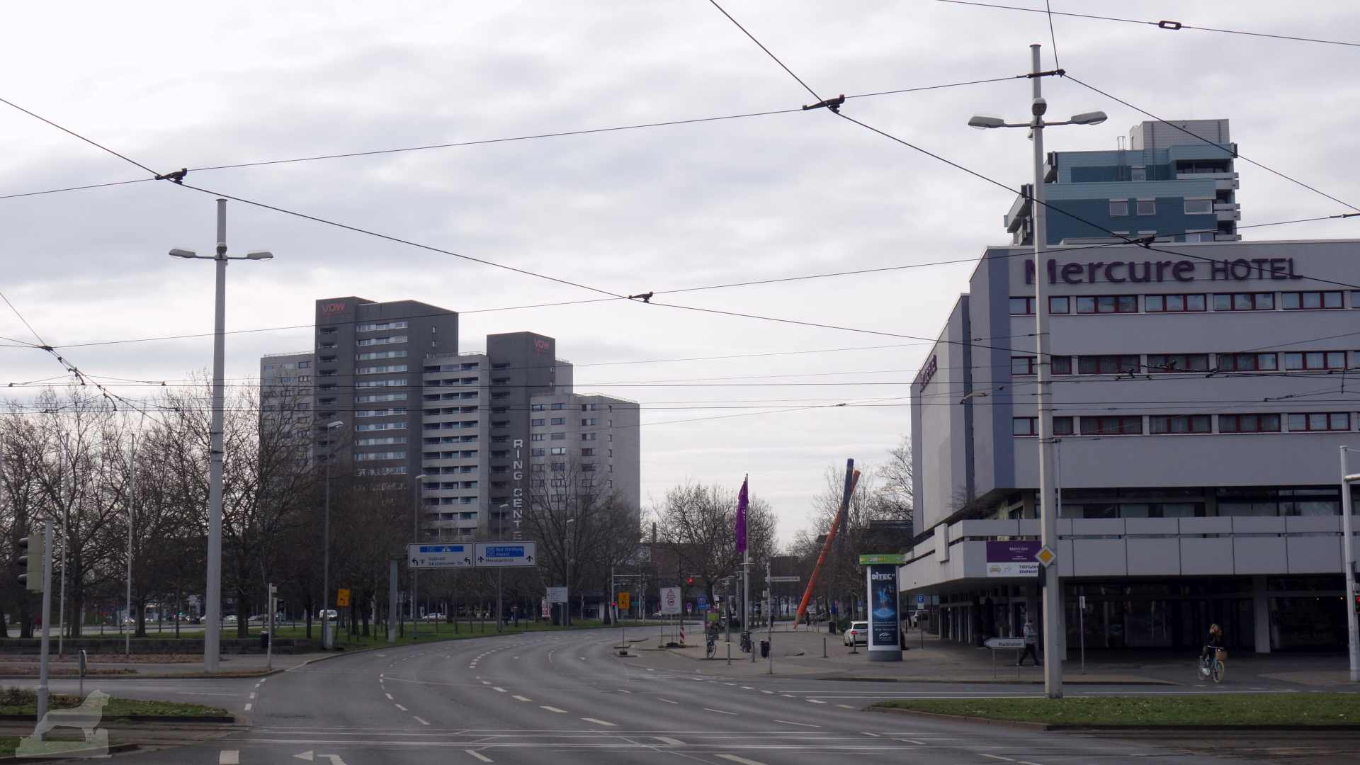 Kurt-Schumacher-Straße mit dem ehemaligen Martim Hotel (heute Michel Hotel)