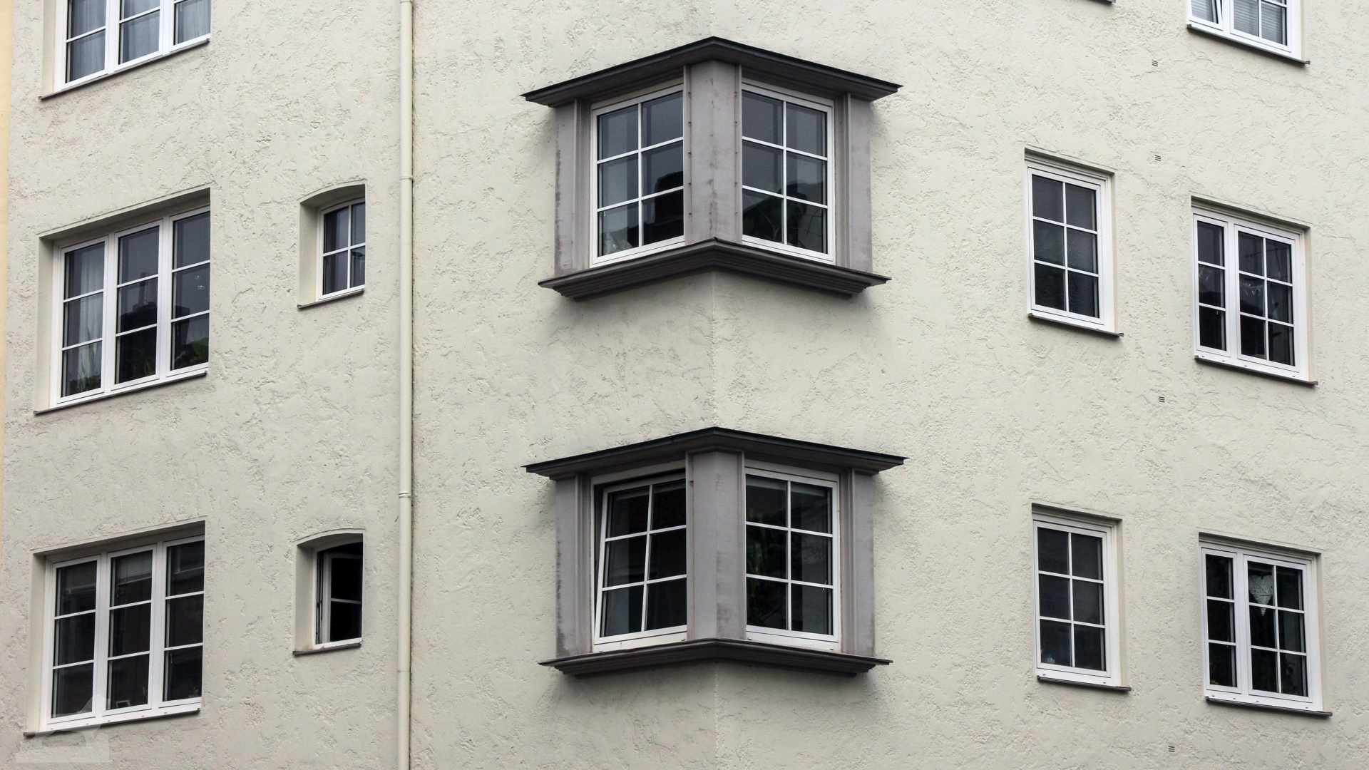Eckfenster an der Waterlostraße