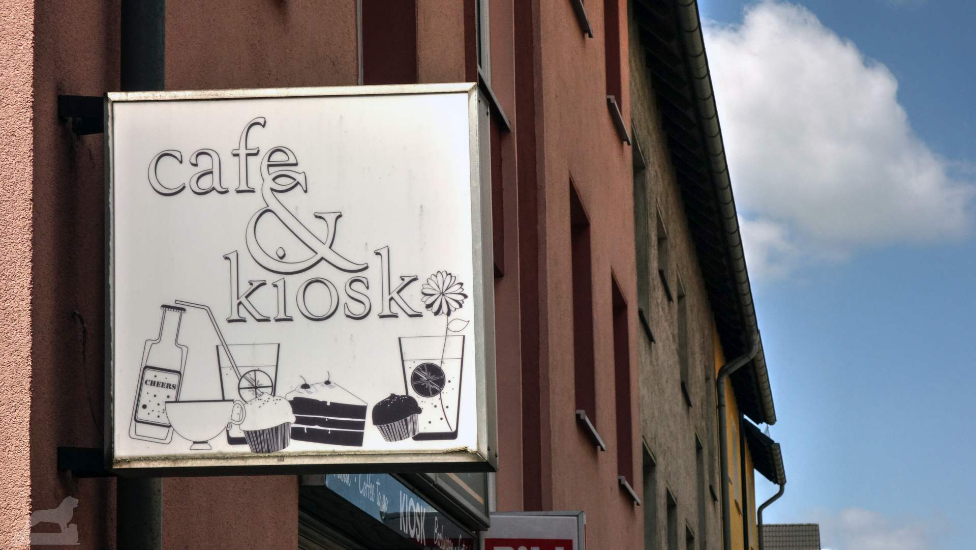 Cafe & Kios in der Holwedestraße
