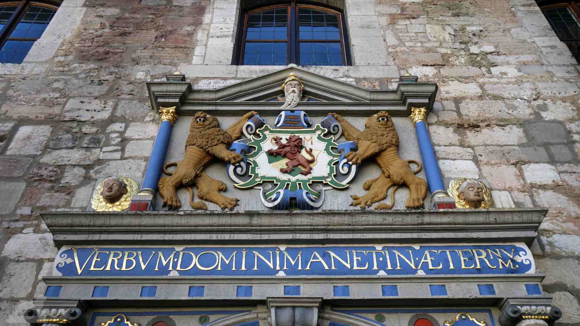 Gewandhaus, Portal der Altstadtapotheke