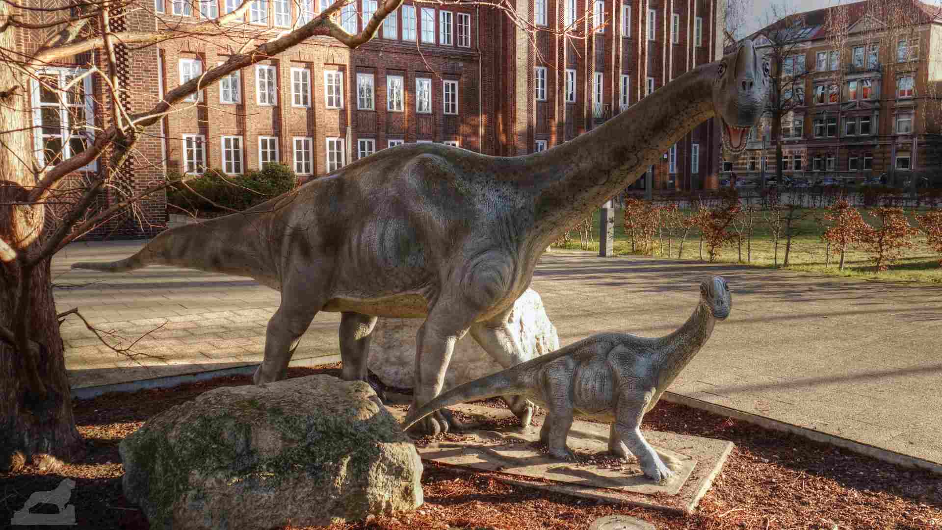 Dinos vor dem Naturhistorischen Museum