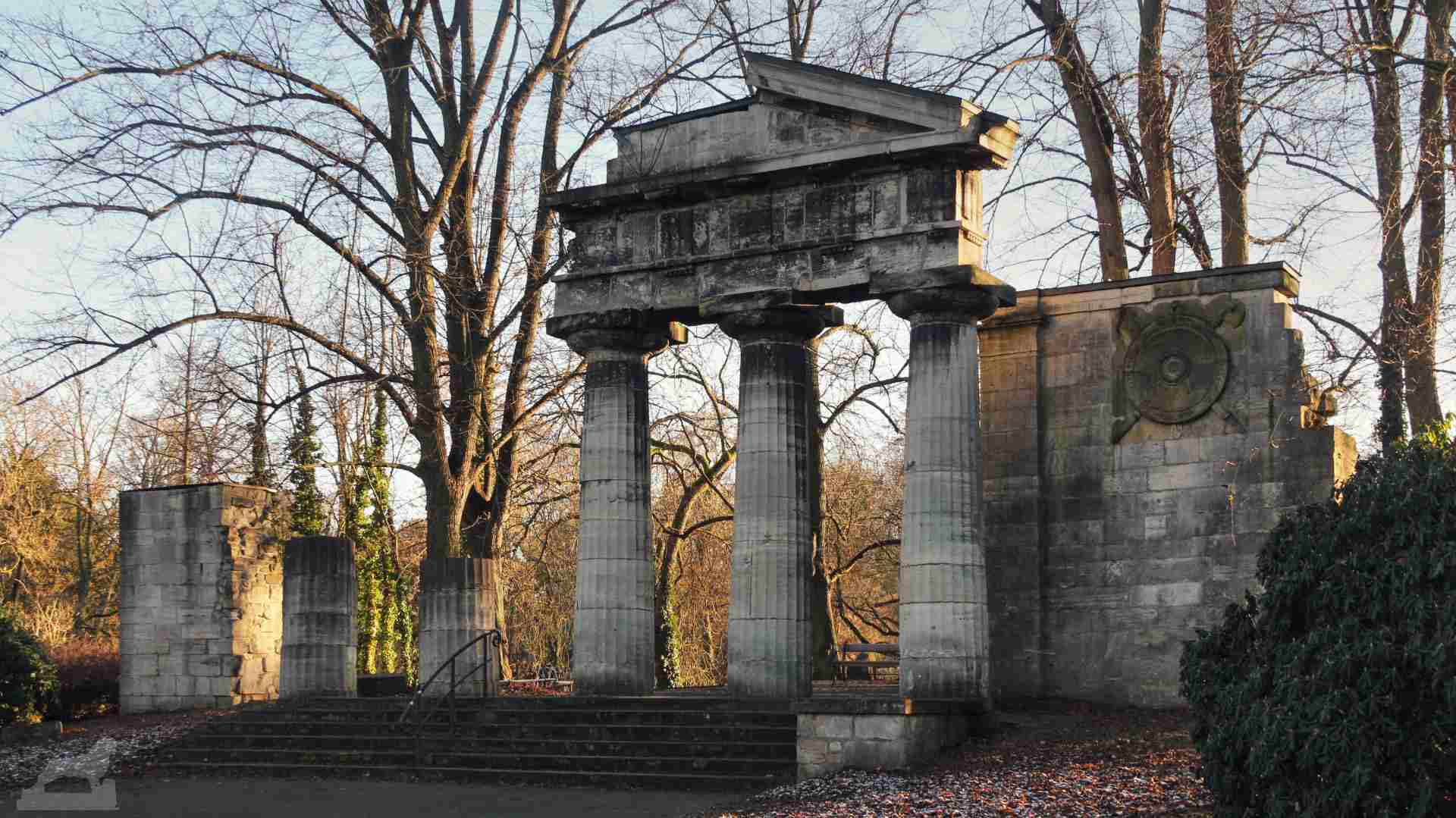 Portikus der Hauptwache am Augusttor (Bürgerpark)