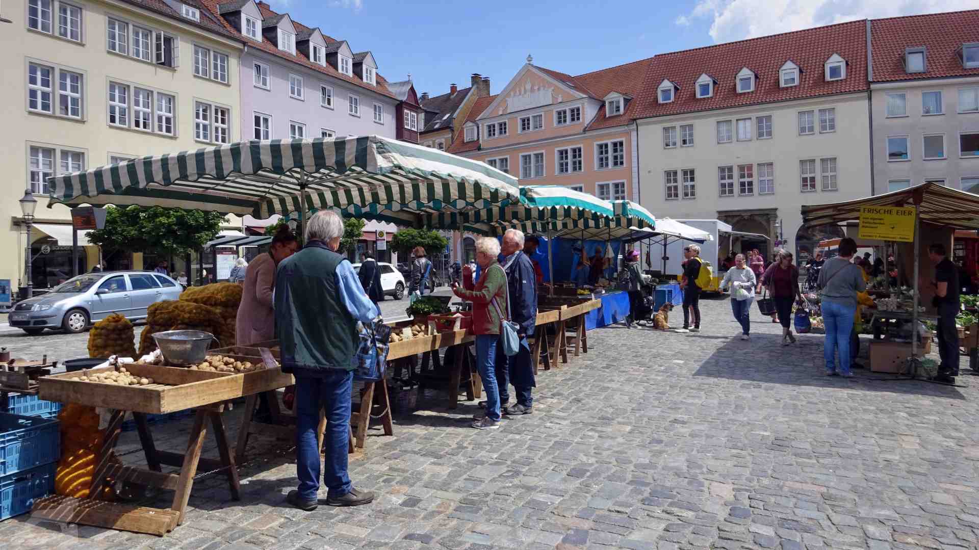 Marktstände auf dem Altstadtmarkt