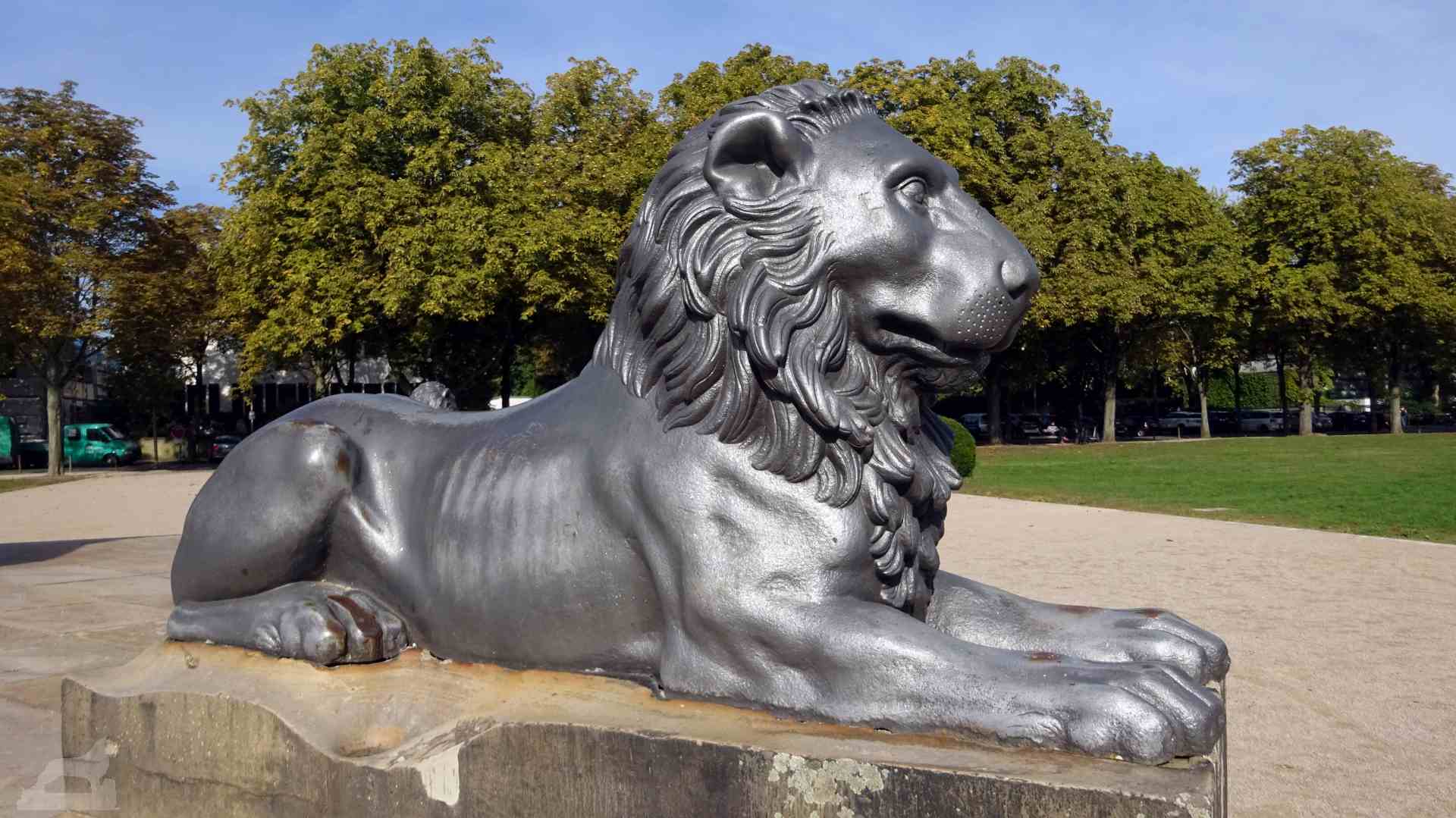 Löwe am Obelisk am Löwenwall