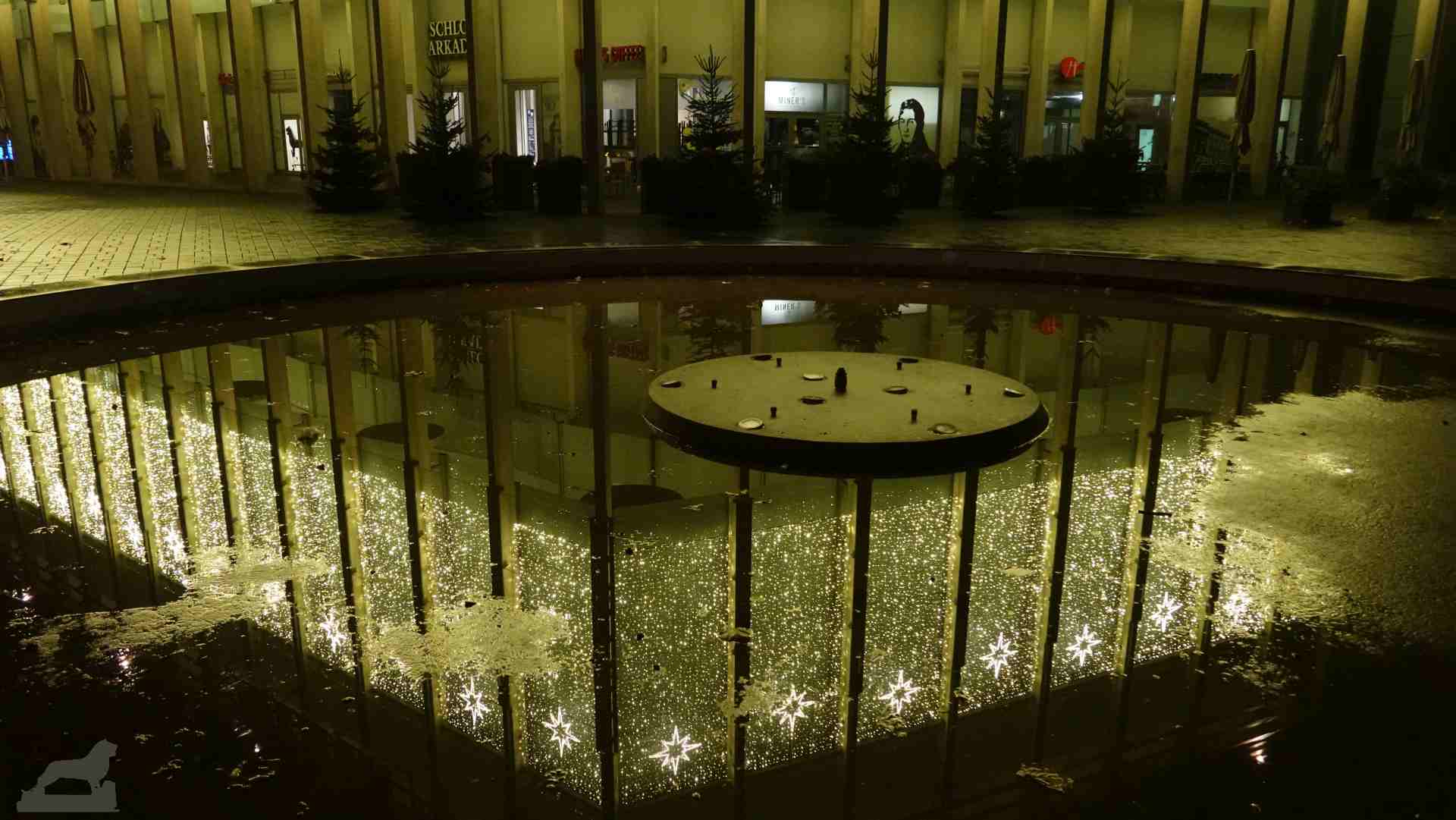 Weihnachtsdekoration an den Schloß-Arkaden (2022)