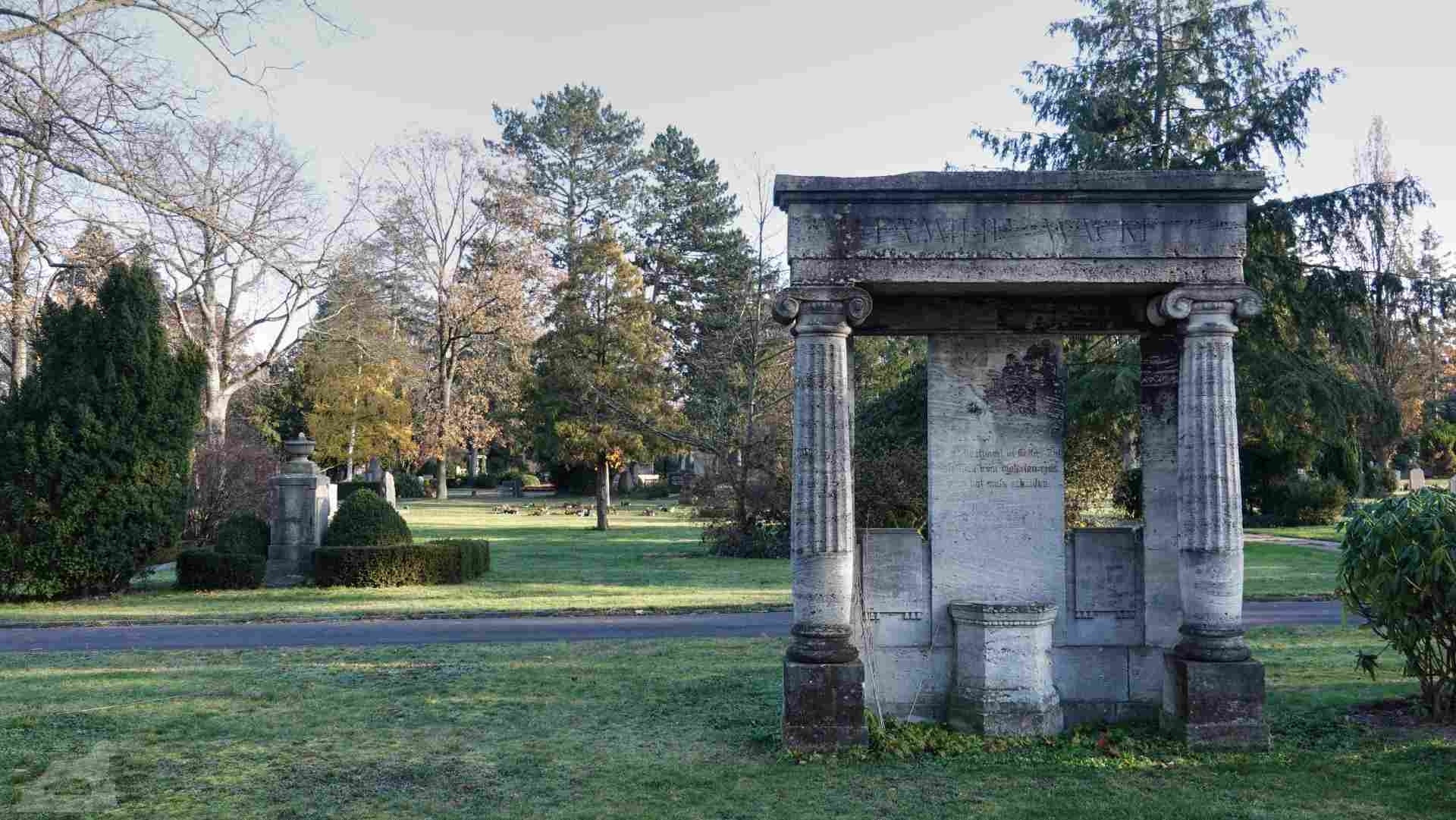 Hauptfriedhof - Grabmal