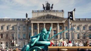 Karnevalsumzug Schoduvel 2023 - Quadriga vor Quadriga