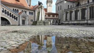 Pfütze auf dem Burgplatz