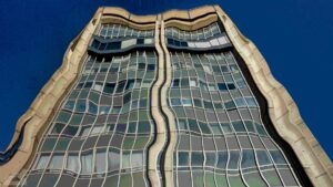 Ein heißer Sommer - das schmelzende TU-Hochhaus an der Mühlenpfordtstraße