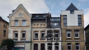 Nußbergstraße. "Kunst" am Bau.