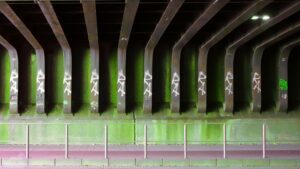 Unter der Eisenbahnbrücke Helmstedter Straße