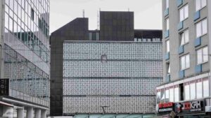 Blick auf die Fassade des ehemaligen Galeria-Kaufhauses auf dem Bohlweg