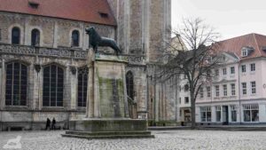 Burgplatz mit Löwen und Dom