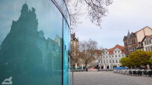 Spiegelung des Kohlmarkts im Suppenpavillon