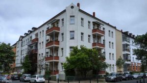 Gedämmte Fassade eines Altbaus in der Steinbrecherstraße - schön geht anders!