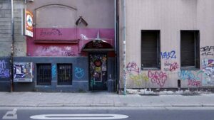 etwas heruntergekommene Ecke in der Wallstraße