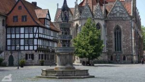 Altstadtmarkt mit Rüninger Zollhaus, Marienbrunnen und St. Martini