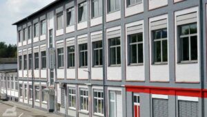 ehmaliges Industriegebäude in der Hamburger Straße - heute ein Gewerbehof