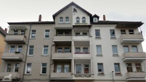 Linke oder rechte Hälfte - welche Fassade ist schöner? (Kastanienallee)