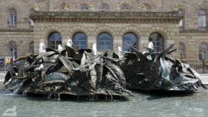 Der Cimiotti-Brunnen vor dem Staatstheater