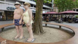 Alltagsmenschen (Lechner-Figuren) auf dem Platz der Deutschen Einheit