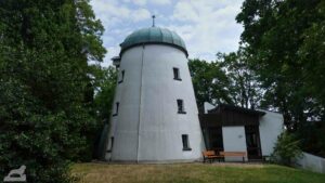 Mühlenkirche - eine 1876 erbaute Holländermühle wurde 1930 zur Kirche umgebaut