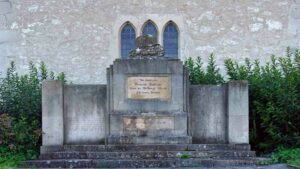 Krigerdenkmal vor St. Ägidien in Rautheim
