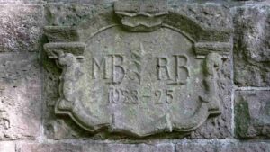 Inschrift an einer Mauer in der Stresemanstraße