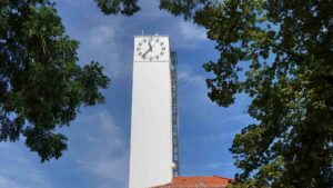 Uhrenturm in der Bebelhof-Siedlung