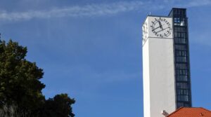 Uhrenturm in der Bebelhof-Siedlung