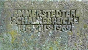 Inschrift an der Emmerstedter Schalkebrücke am Brückenpfad