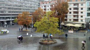 Bohlweg bei Regen