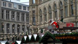 Weihnachtsbuden vor dem Rathaus-Altbau (2023)