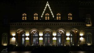 Weihnachtsdekoration am Staatstheater (2023)
