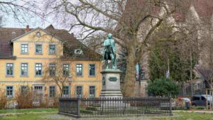 Lessing-Platz mit Lessing-Denkmal