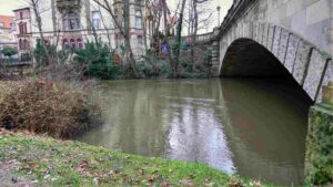 OJasperbrücke während des Oker-Hochwassers (Dezember 2023)