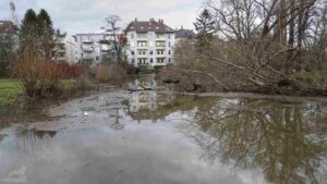 Blick vom überfluteten Inselwallpark auf Maschstraße (Dezember 2023)