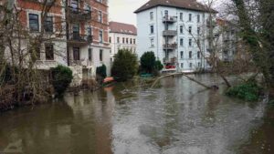 Hochwasser führende Oker an der Bammelsburger Straße