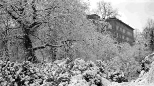 AOK-Gebäude am Fallersleber Torwall (Januar 2001)