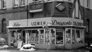 ehemalige Löwen-Drogerie Tronier, Ecke Hagenring-Heinrichstraße (Januar 2001)