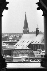 Blick auf St. Ulrici-Brüdern und den Turm von St. Petri aus dem Rathausturm (Januar 2001)