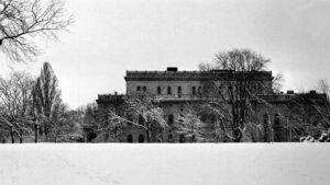Blick auf das Staatstheater vom Museumspark (Januar 2001)