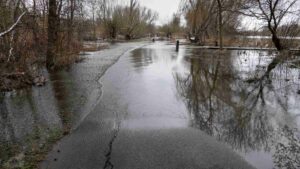 überschwemmter Weg am Südsee (Januar 2024)